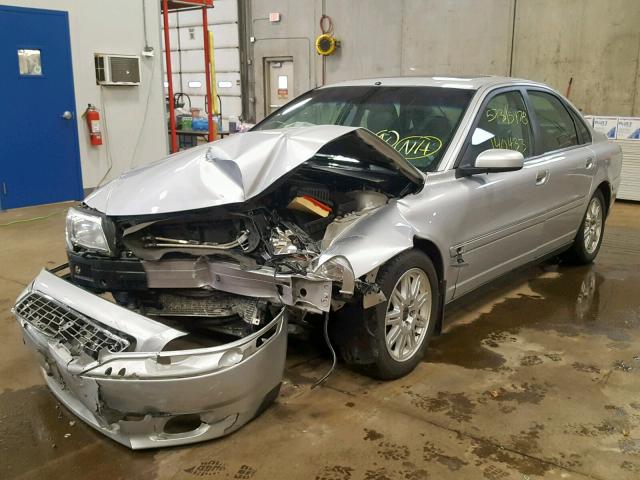 YV1TH59H441366386 - 2004 VOLVO S80 2.5T SILVER photo 2