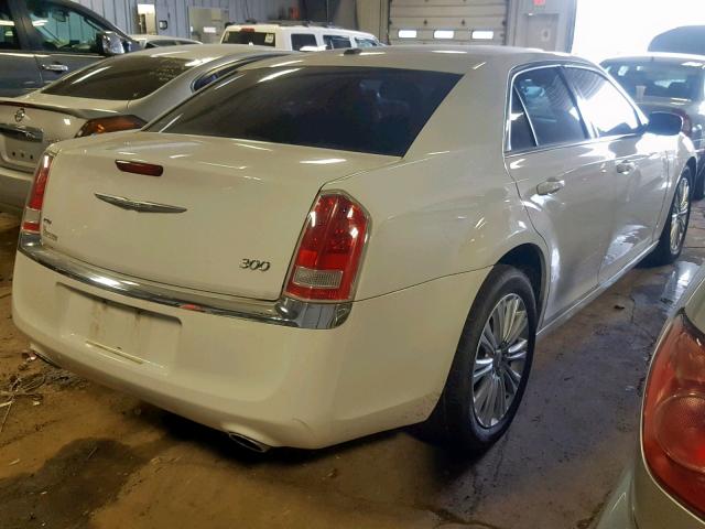 2C3CCARG1EH384128 - 2014 CHRYSLER 300 WHITE photo 4