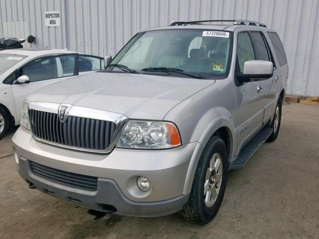 5LMFU28R24LJ18416 - 2004 LINCOLN NAVIGATOR 银色 照片 2