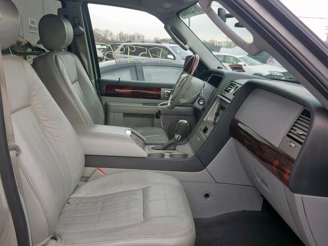 5LMFU28R24LJ18416 - 2004 LINCOLN NAVIGATOR 银色 照片 5
