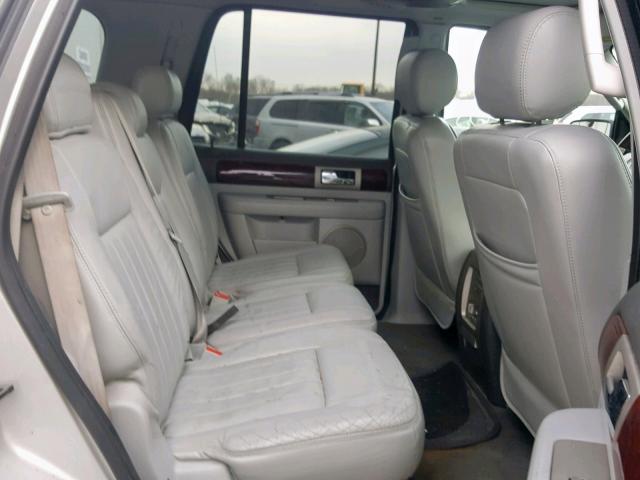 5LMFU28R24LJ18416 - 2004 LINCOLN NAVIGATOR 银色 照片 6