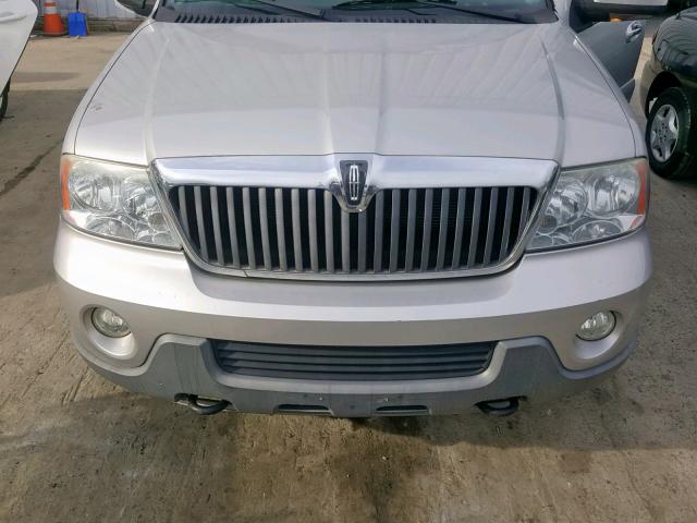 5LMFU28R24LJ18416 - 2004 LINCOLN NAVIGATOR 银色 照片 7
