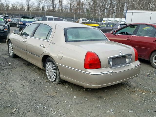 1LNHM82W05Y656176 - 2005 LINCOLN TOWN CAR S GOLD photo 3