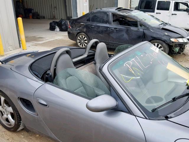 WP0CB29891U663802 - 2001 PORSCHE BOXSTER S GRAY photo 9