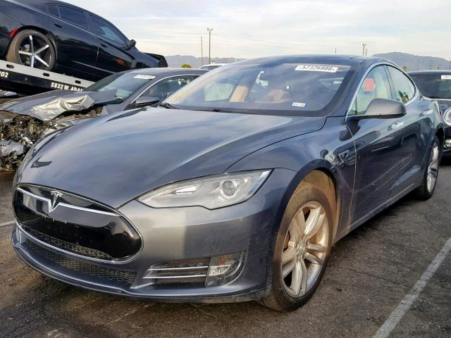 5YJSA1CN2DFP12052 - 2013 TESLA MODEL S Մոխրագույն լուսանկար 2