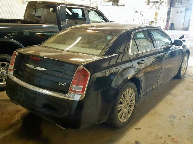 2C3CCARGXDH589865 - 2013 CHRYSLER 300 BLACK photo 4