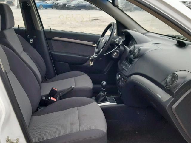 KL1TD66E79B390191 - 2009 CHEVROLET AVEO LS WHITE photo 5