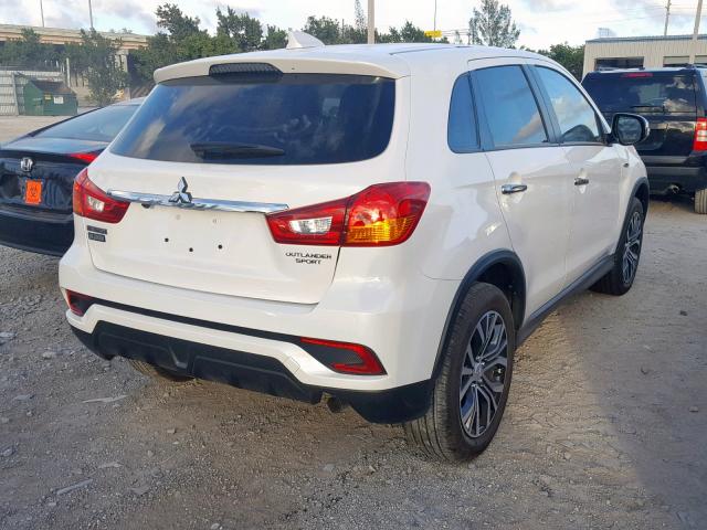 JA4AP3AU0JZ006794 - 2018 MITSUBISHI OUTLANDER WHITE photo 4