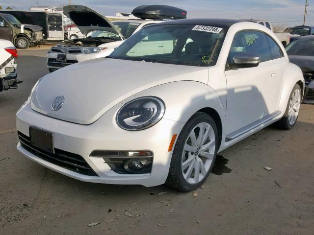 3VWJ17AT9EM655245 - 2014 VOLKSWAGEN BEETLE WHITE photo 2