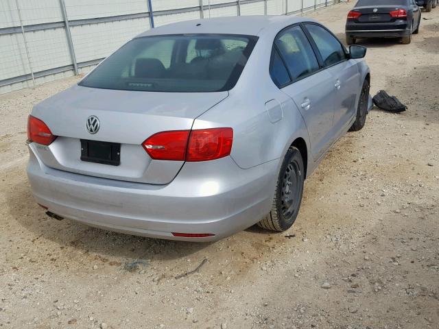3VW2K7AJXCM381857 - 2012 VOLKSWAGEN JETTA BASE Արծաթագույն լուսանկար 4