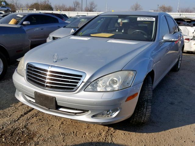 WDDNG71X58A159081 - 2008 MERCEDES-BENZ S 550 SILVER photo 2