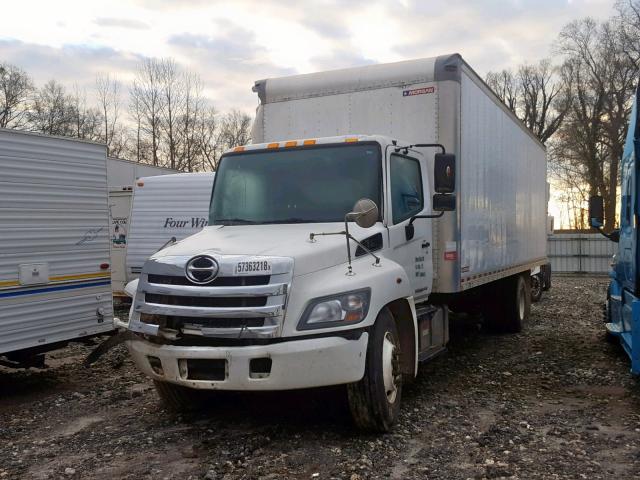 5PVNJ8JV9G4S62839 - 2016 HINO 258/268 WHITE photo 2