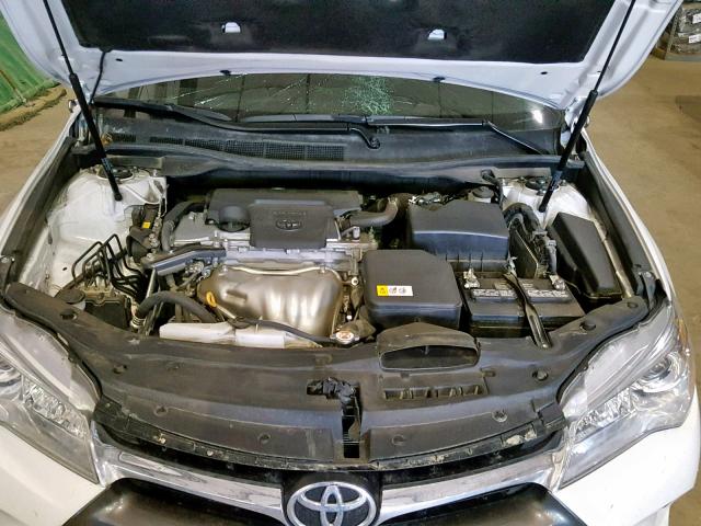 4T1BF1FK1HU660943 - 2017 TOYOTA CAMRY WHITE photo 7