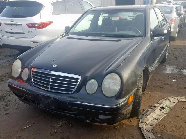 WDBJF65J0YB139972 - 2000 MERCEDES-BENZ E 320 BLACK photo 2