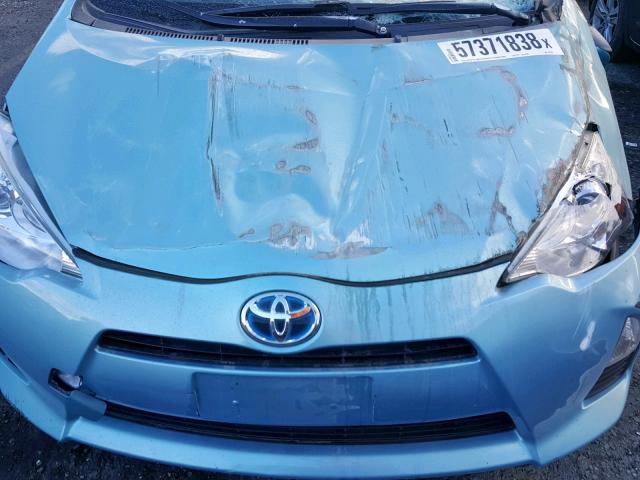 JTDKDTB31E1073756 - 2014 TOYOTA PRIUS C BLUE photo 7