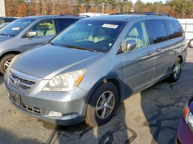 5FNRL38886B032795 - 2006 HONDA ODYSSEY TO SILVER photo 2