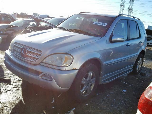 4JGAB57EX5A568704 - 2005 MERCEDES-BENZ ML 350 GRAY photo 2