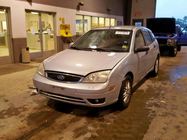 1FAHP37N17W174660 - 2007 FORD FOCUS ZX5 SILVER photo 2