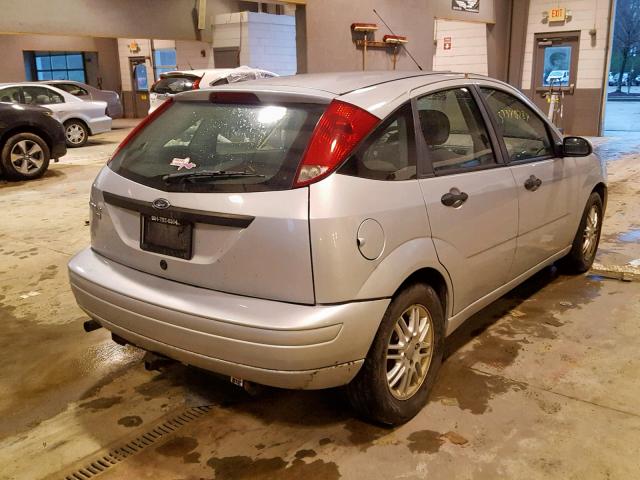 1FAHP37N17W174660 - 2007 FORD FOCUS ZX5 SILVER photo 4