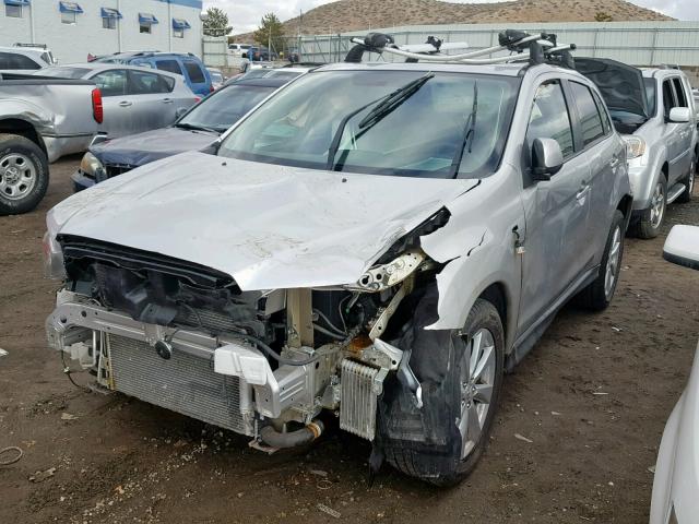 4A4AP3AUXEE017684 - 2014 MITSUBISHI OUTLANDER SILVER photo 2