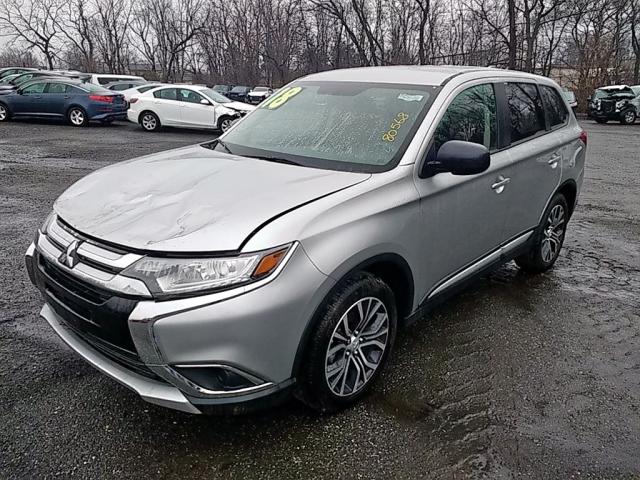 JA4AZ2A33JZ005439 - 2018 MITSUBISHI OUTLANDER SILVER photo 2