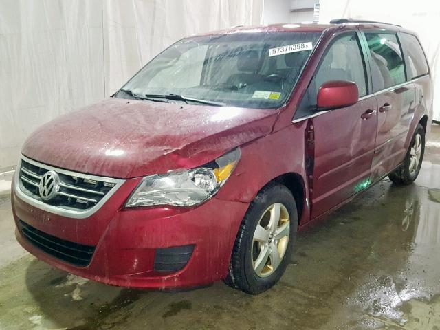 2V4RW3DG4BR695502 - 2011 VOLKSWAGEN ROUTAN SE RED photo 2