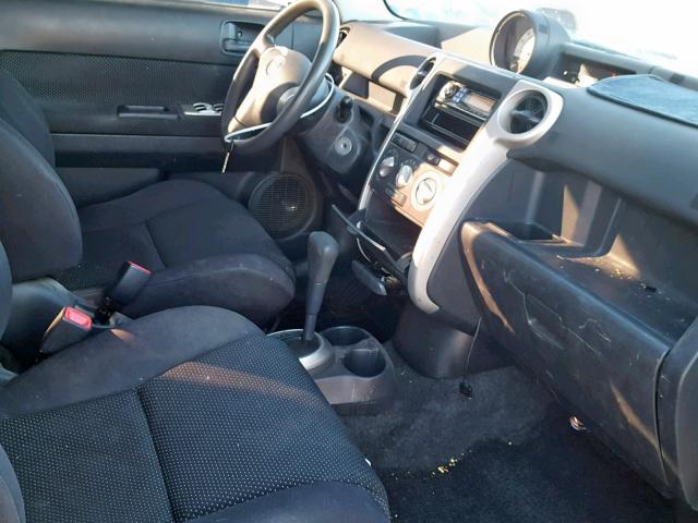 JTLKT324950212084 - 2005 TOYOTA SCION XB Ақ фото 5