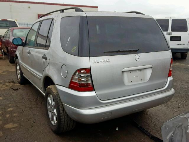 4JGAB72E1XA126108 - 1999 MERCEDES-BENZ ML430 SILVER photo 3