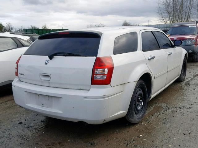 2D4FV47T16H417055 - 2006 DODGE MAGNUM SE WHITE photo 4