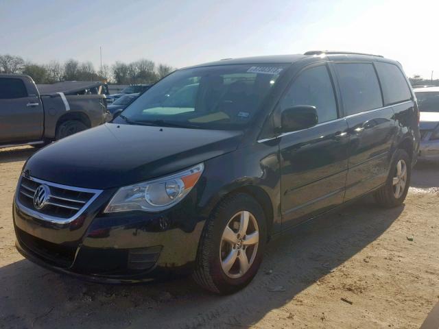 2V4RW3DG1BR806166 - 2011 VOLKSWAGEN ROUTAN SE BLACK photo 2