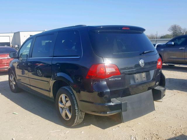 2V4RW3DG1BR806166 - 2011 VOLKSWAGEN ROUTAN SE BLACK photo 3