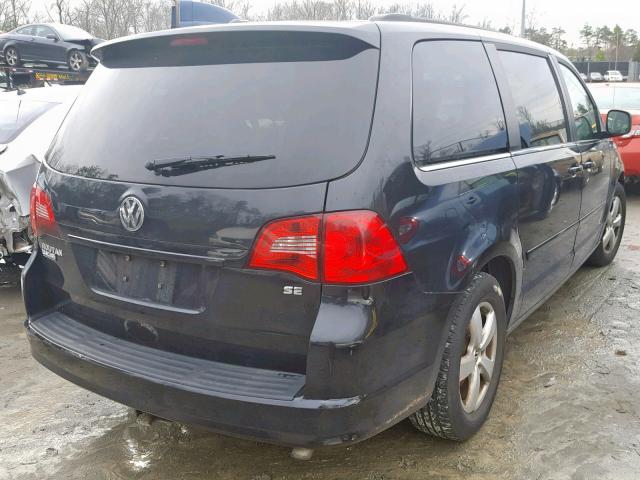 2V4RW3DG2BR670260 - 2011 VOLKSWAGEN ROUTAN SE BLACK photo 4