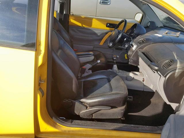 3VWCD21C1YM478553 - 2000 VOLKSWAGEN NEW BEETLE YELLOW photo 5