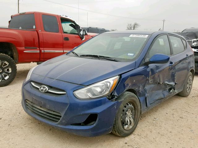 KMHCT5AE0HU315781 - 2017 HYUNDAI ACCENT SE BLUE photo 2