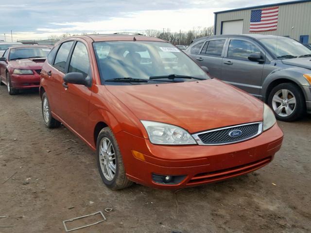 3FAFP37N75R133599 - 2005 FORD FOCUS ZX5 ORANGE photo 1