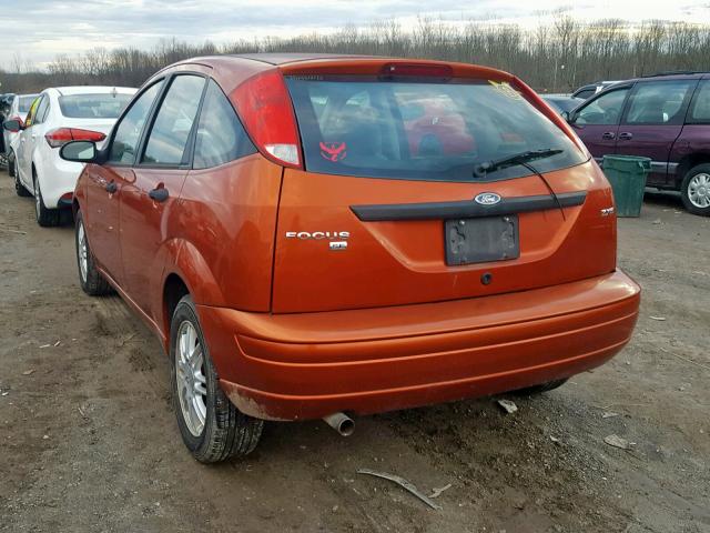 3FAFP37N75R133599 - 2005 FORD FOCUS ZX5 ORANGE photo 3