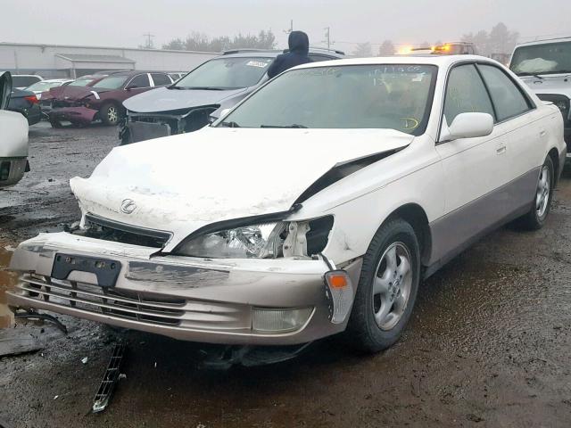 JT8BF22G0V0004701 - 1997 LEXUS ES 300 WHITE photo 2