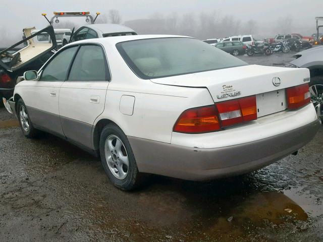 JT8BF22G0V0004701 - 1997 LEXUS ES 300 WHITE photo 3