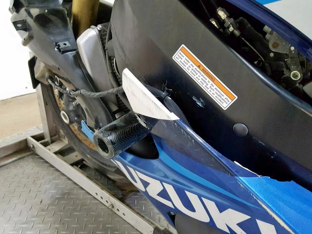 JS1GN7CA352112391 - 2005 SUZUKI GSX-R600 K BLUE photo 18