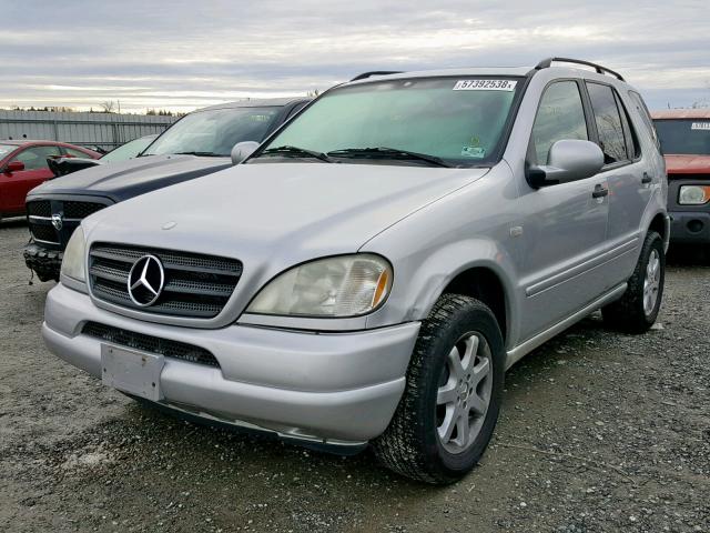 4JGAB72E7YA203128 - 2000 MERCEDES-BENZ ML 430 SILVER photo 2