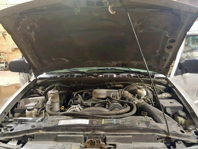 1GTDT13X44K105609 - 2004 GMC SONOMA GRAY photo 7