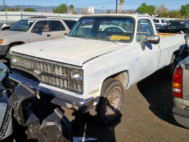 1GCGC24J3CF338482 - 1982 CHEVROLET C20 GRAY photo 2