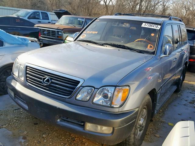 JTJHT00W813508924 - 2001 LEXUS LX 470 SILVER photo 2