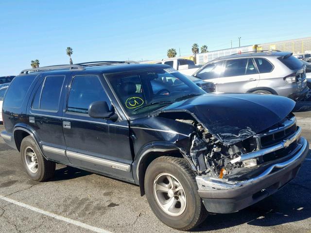 1GNCS13W8W2118055 - 1998 CHEVROLET BLAZER BLACK photo 1