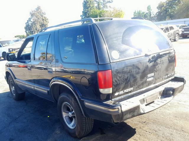 1GNCS13W8W2118055 - 1998 CHEVROLET BLAZER BLACK photo 3