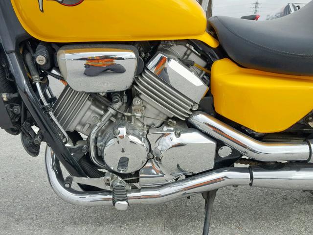 JH2RC4317RM000861 - 1994 HONDA VF750 C YELLOW photo 7