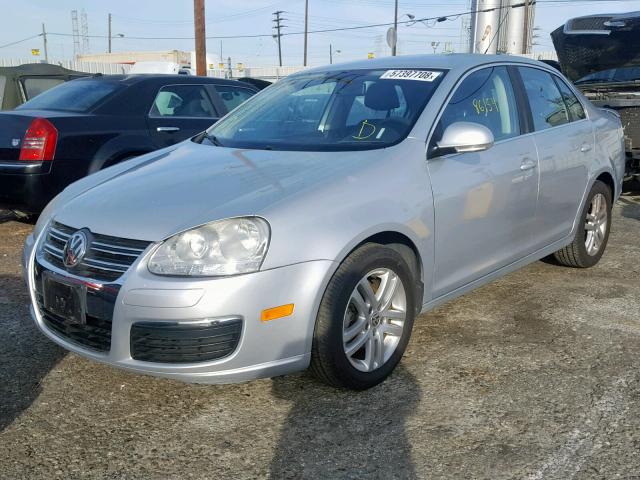 3VWEG71K27M158676 - 2007 VOLKSWAGEN JETTA WOLF SILVER photo 2