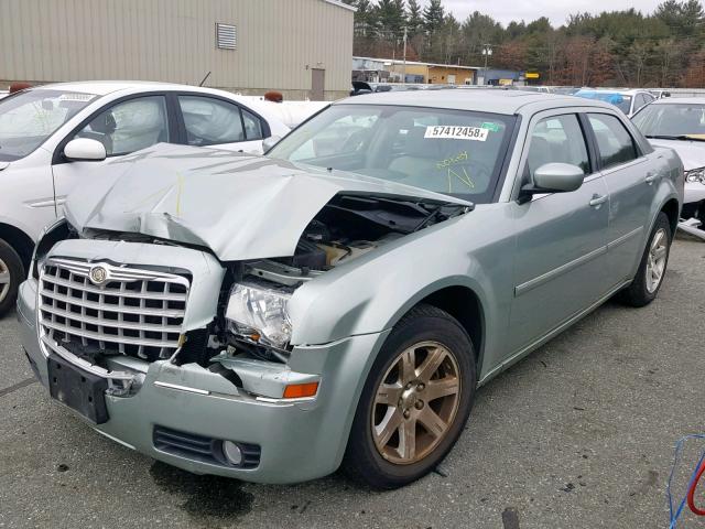 2C3KA53G76H217811 - 2006 CHRYSLER 300 TOURIN GREEN photo 2