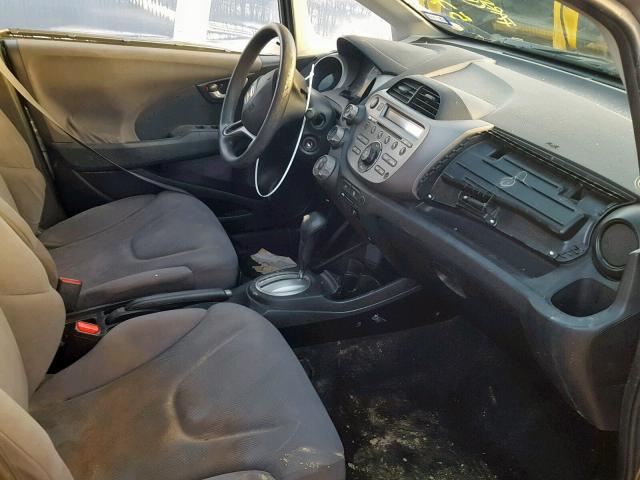 JHMGE88289S014300 - 2009 HONDA FIT GRAY photo 5