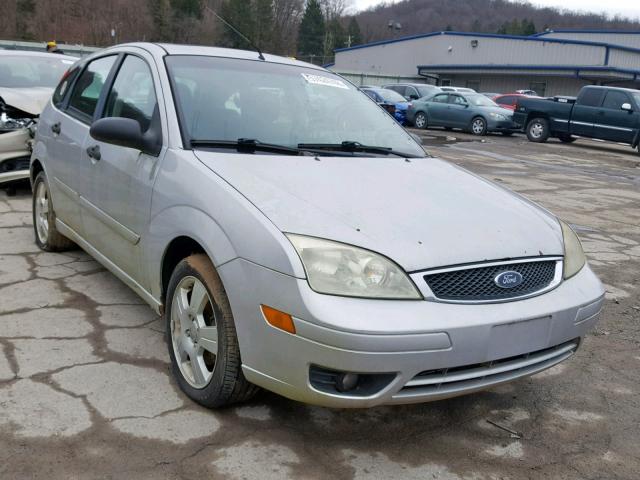 3FAHP37N55R135358 - 2005 FORD FOCUS ZX5 SILVER photo 1